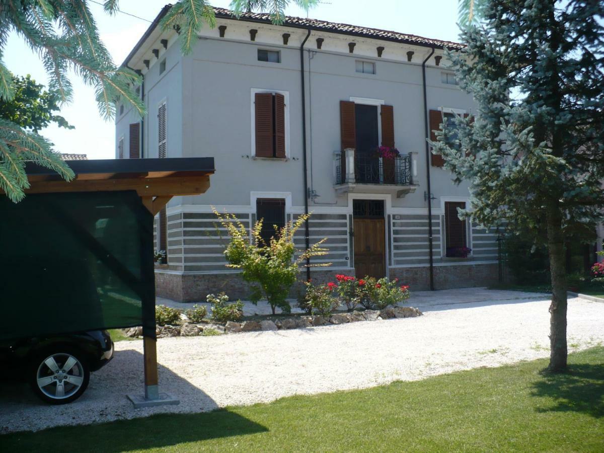 Villanova sull'ArdaL'Albero Della Gioia住宿加早餐旅馆 外观 照片